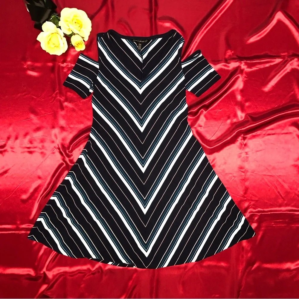 White House Black Market (WHBM) Cold Shoulder Knit Trapeze Dress - Picture 5 of 10